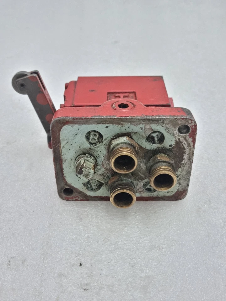 ONE PCS YUKEN DCG-01-2B2-40 DIRECTIONAL VALVE
